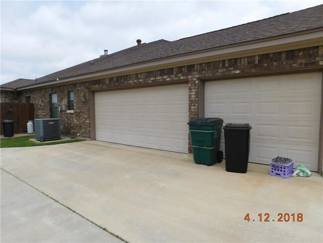 Building Photo - 10090 Brewer Rd