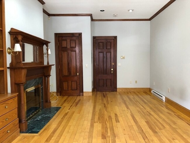 Building Photo - 393 Marlborough St