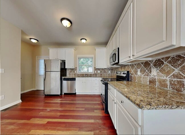 Building Photo - 66 Kenyon St SE