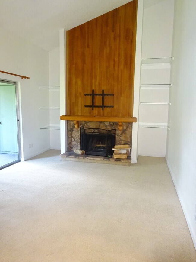 Foto del edificio - Top Floor 2 bdrm/2 bath condo unit