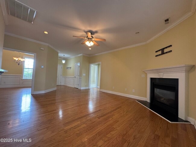 Building Photo - 1011 Ginger Lily Way