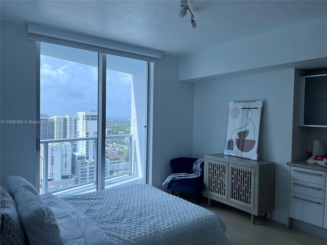 Foto del edificio - 185 SW 7th St