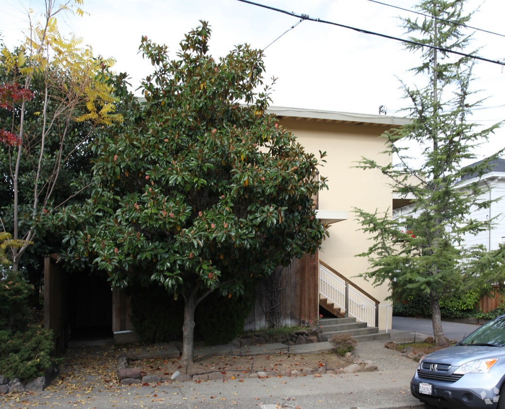 Building Photo - 118 Ross St