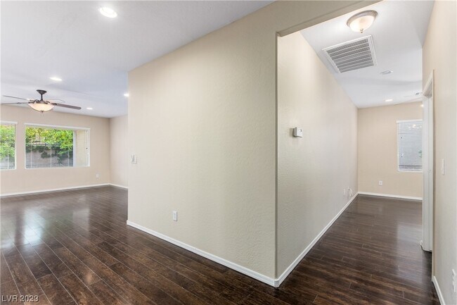 Foto del edificio - 2562 Starlight Valley St