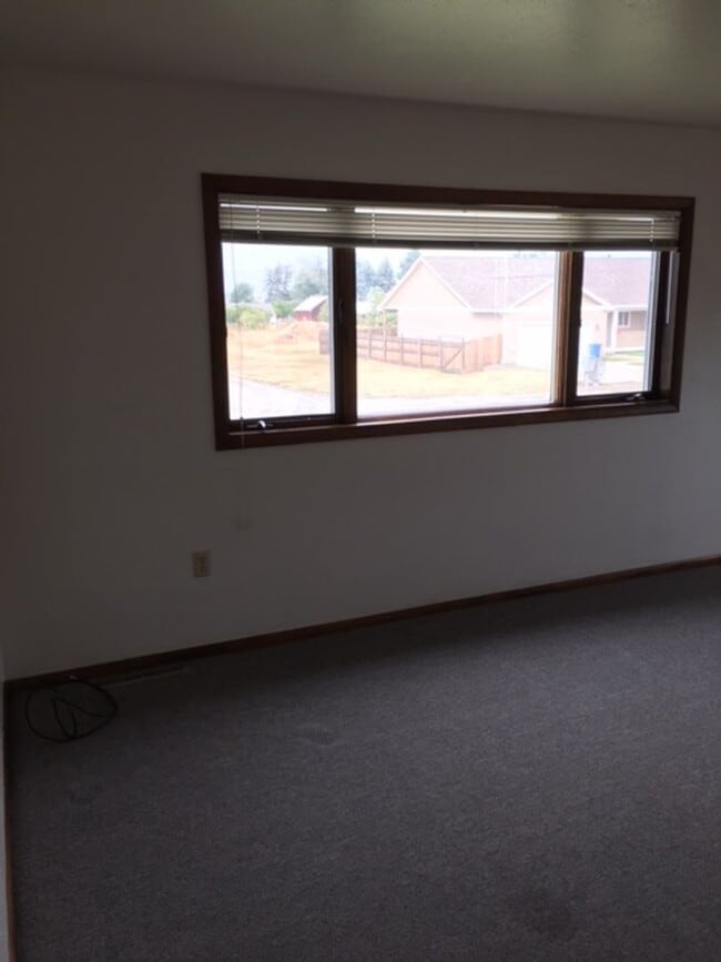 Foto del edificio - 102 E Cascade Ave