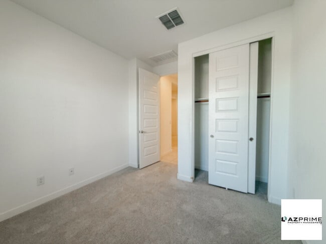 Building Photo - Stunning 4/3 Phoenix Solar Home Near South Mountain!