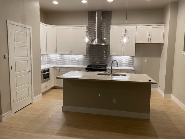 Building Photo - 6133 Stable View St