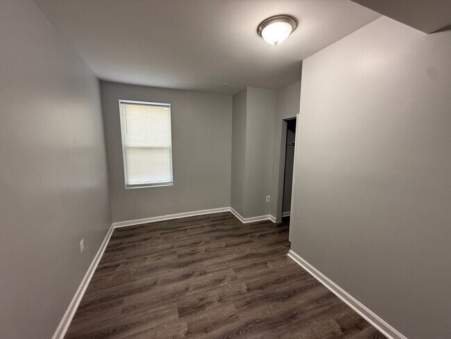 Foto del edificio - 1612 E Street NE