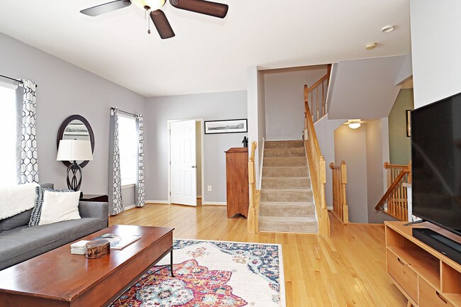 Building Photo - Spring Creek Living! Pet-Friendly Townhome