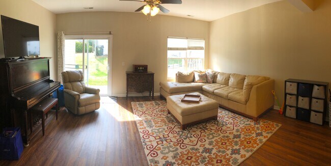 Foto del edificio - 121 Watertree Ln