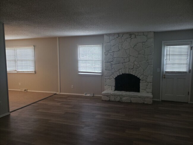Foto del edificio - 1333 Meadowbrook Cir