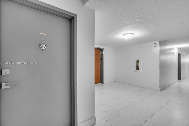 Foto del edificio - 9320 Fontainebleau Blvd