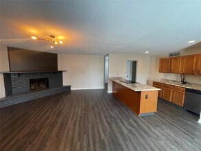 Building Photo - 407 Woodcrest Way