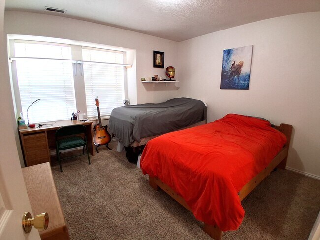 Foto del edificio - 361 N 700 E