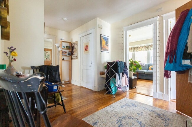 Foto del edificio - Brighton 4 Bed / 2 Bath – Spacious Layout – 9/1 Move-In