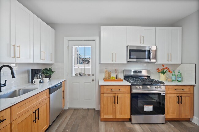 Foto del edificio - 895-901 Port Reading Ave