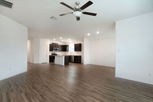 Building Photo - 206 Pearland St
