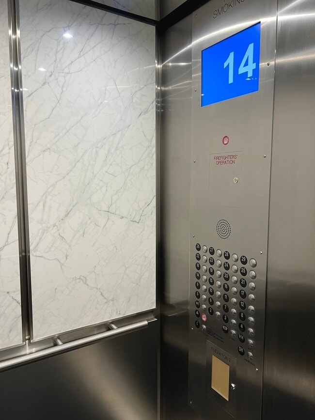 Foto del edificio - 1460 N Sandburg Terrace