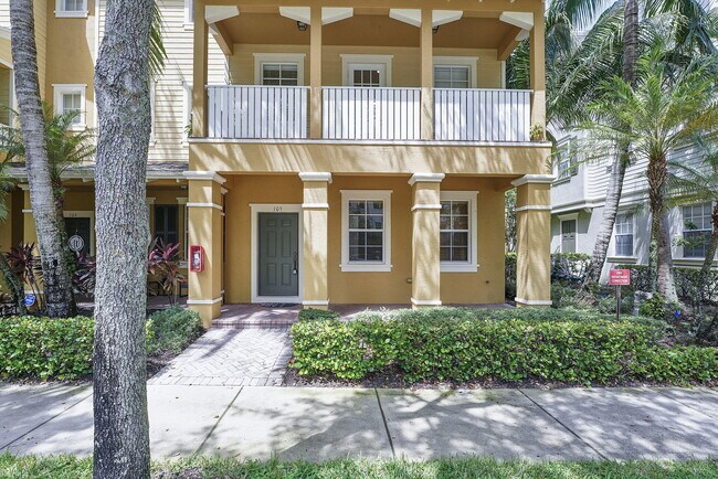 Foto del edificio - 128 W Royal Palm Cir