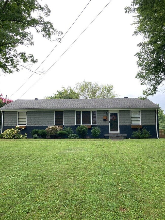 Foto del edificio - Cute Ranch Home in South Nashville, 3 Bedr...