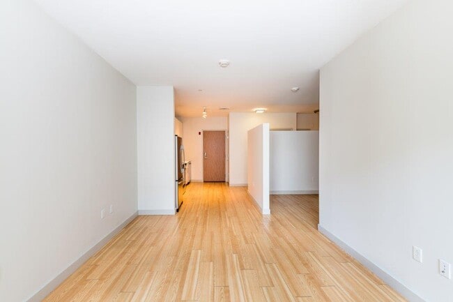 Building Photo - 320 D St