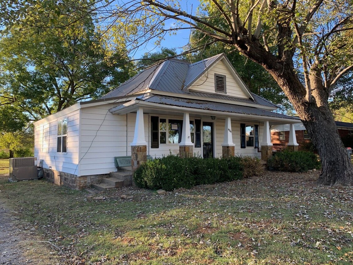 Primary Photo - 939 BELL RD