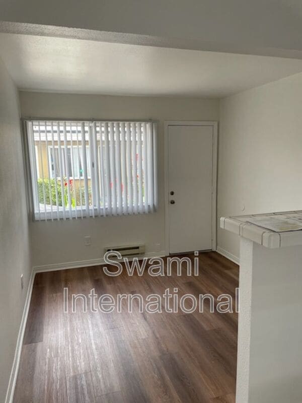 Foto del edificio - 4542 W Imperial Hwy