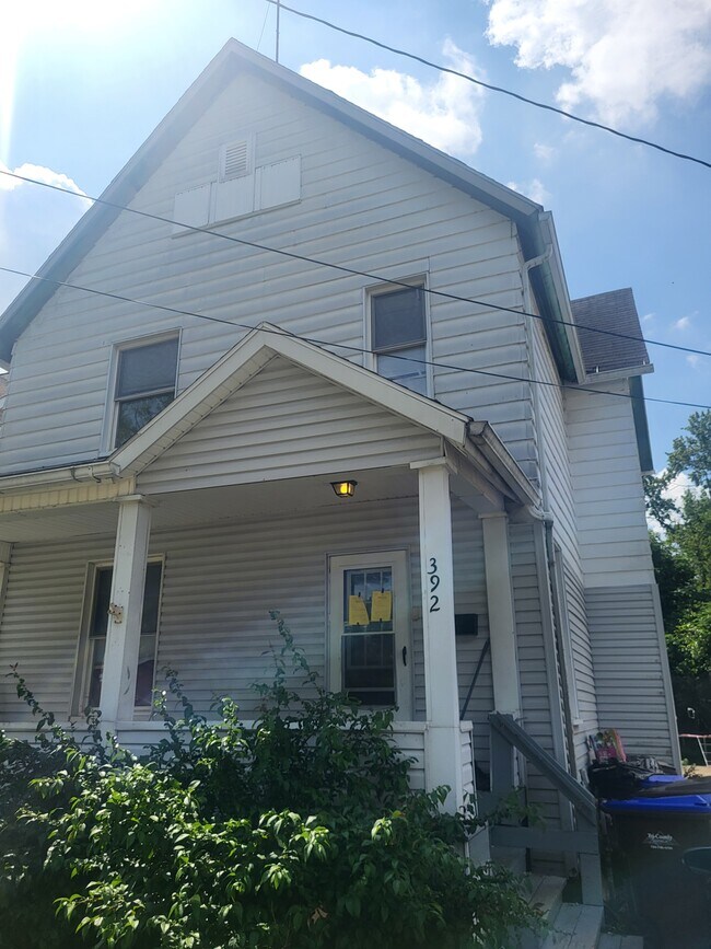 Foto del edificio - 392 Meek St