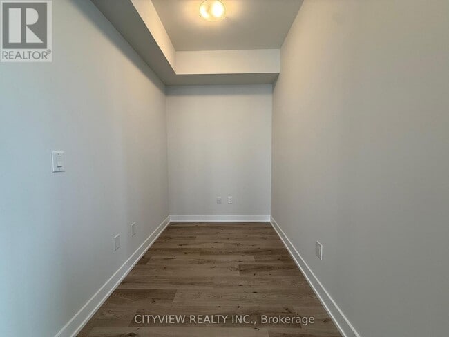 Photo du bâtiment - 430-1430 Square One Dr