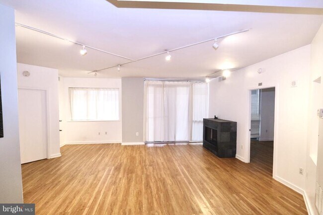Foto del edificio - 1300 13th St NW
