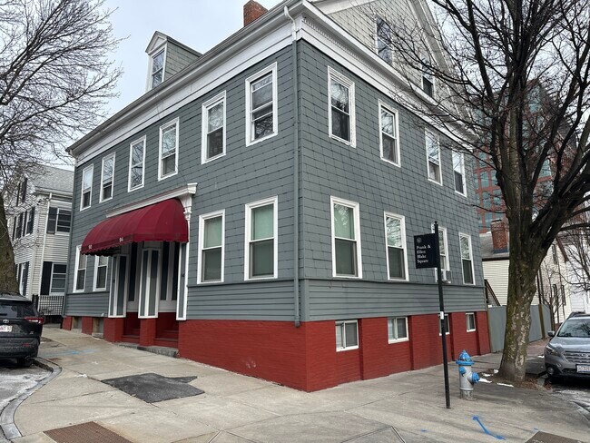 Foto del edificio - 92 Sciarappa St