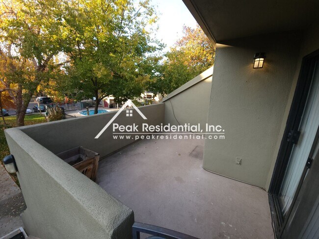 Foto del edificio - 1 br, 1 bath House - 5226 Hemlock Street #39