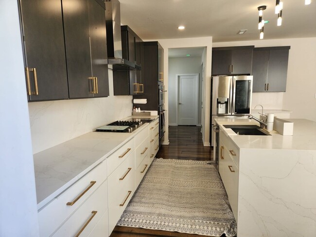 Building Photo - Beautiful 5 Bedroom, 3 Bath Toll Brothers ...