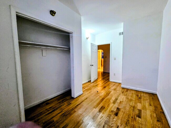 Foto del edificio - 162 Tonnelle Ave