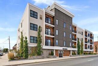 Building Photo - 1133 N Shore Rd