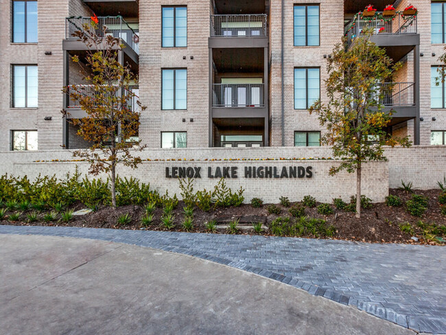 Foto del edificio - LENOX LAKE HIGHLANDS