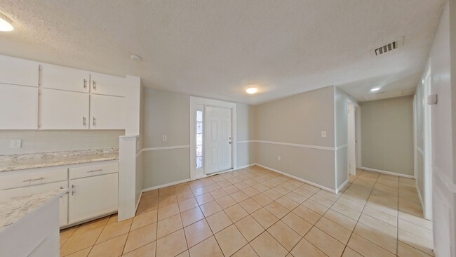 Foto del edificio - Unique 4/2 with In-law Apartment