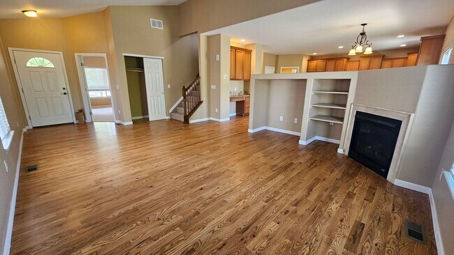 Building Photo - SPACIOUS HOME WITH FINISHED BASEMENT IN NORTH RANGE VILLAGE!
