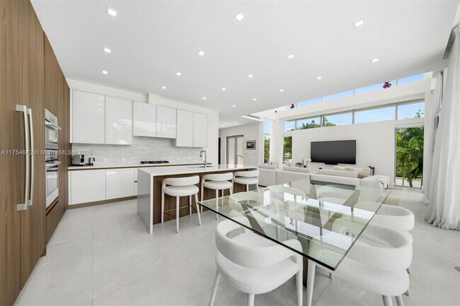 Foto del edificio - 1201 W 47th St