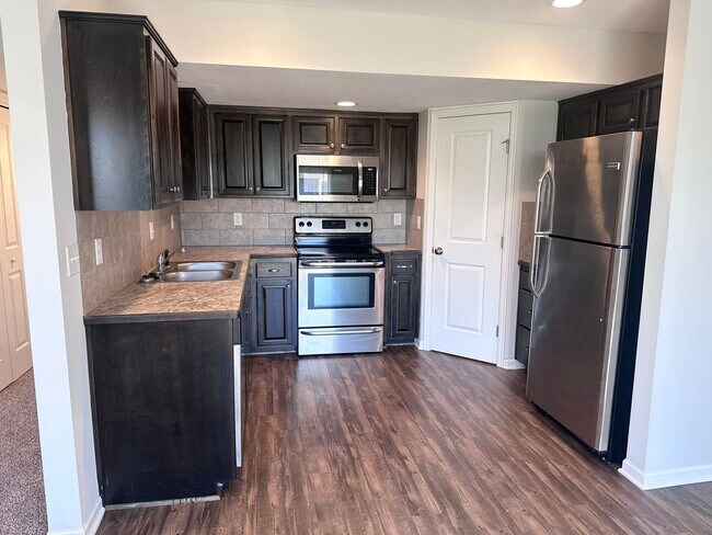 Foto del edificio - 3 Bed | 2.5 Bath | 2 Car Garage Townhome in Grain Valley w/ Special