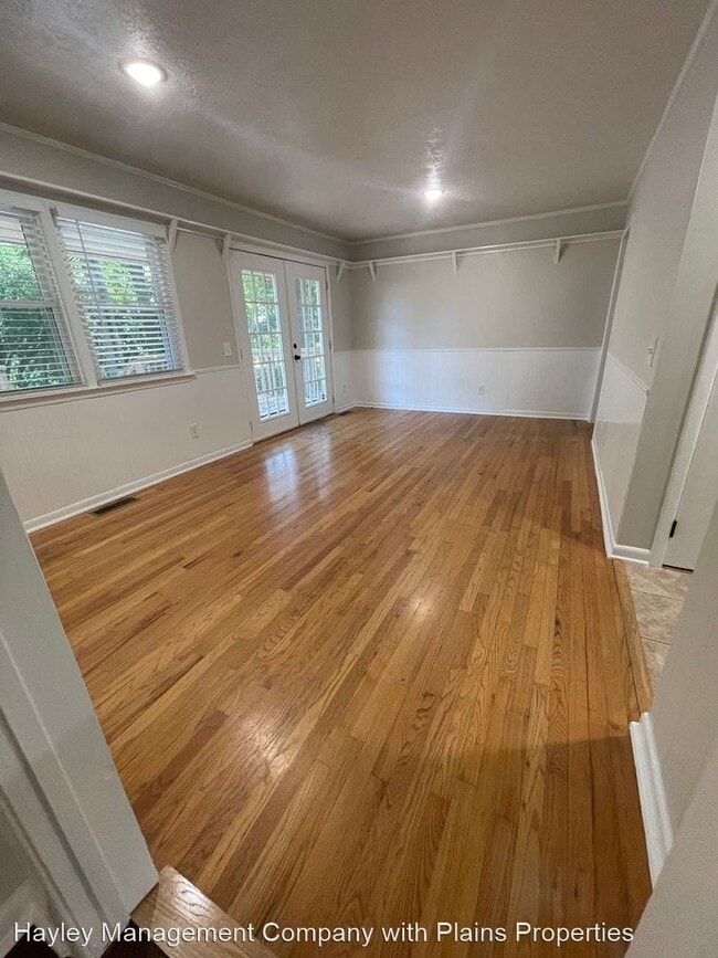 Building Photo - 4 br, 2.5 bath House - 215 Green St.