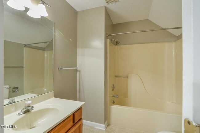 Foto del edificio - 2503 E Lakeview Dr