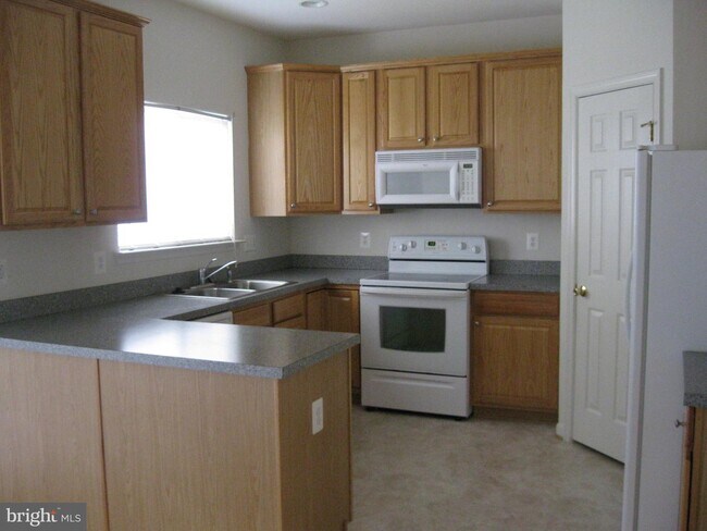 Foto del edificio - 1017 Lake Pelham Dr