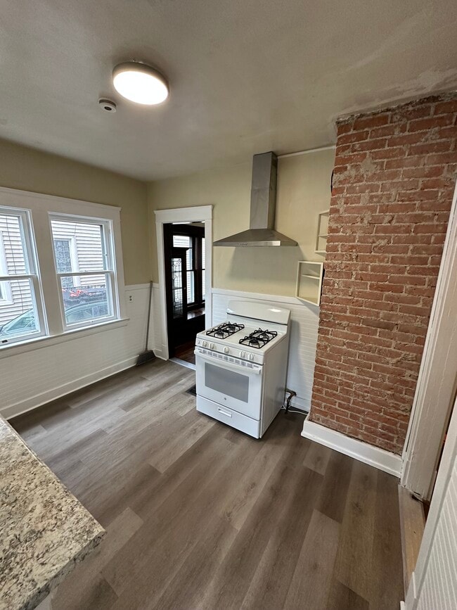 Building Photo - 1302 W 102nd St