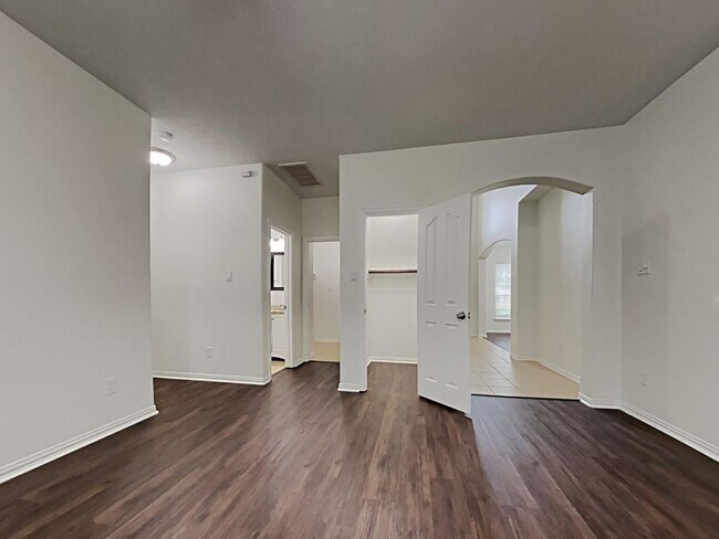 Foto del edificio - 2213 Oak Cir Dr N