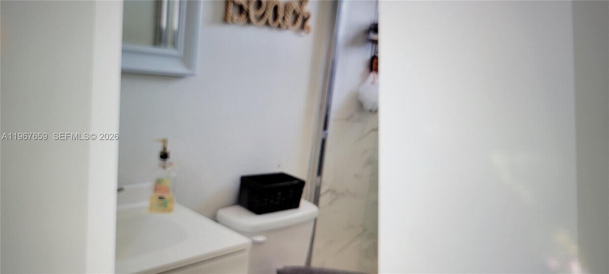 Building Photo - 998 E 29th St