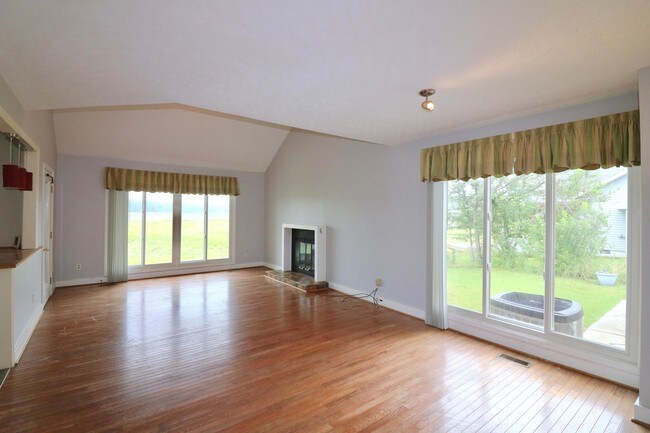 Building Photo - 832 Castleberry Ct