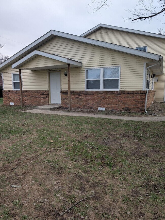Foto del edificio - 9015 Midway Dr