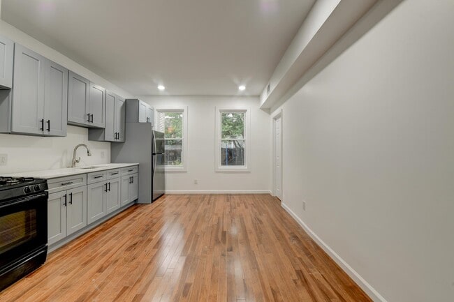 Foto del edificio - 37 Logan Ave