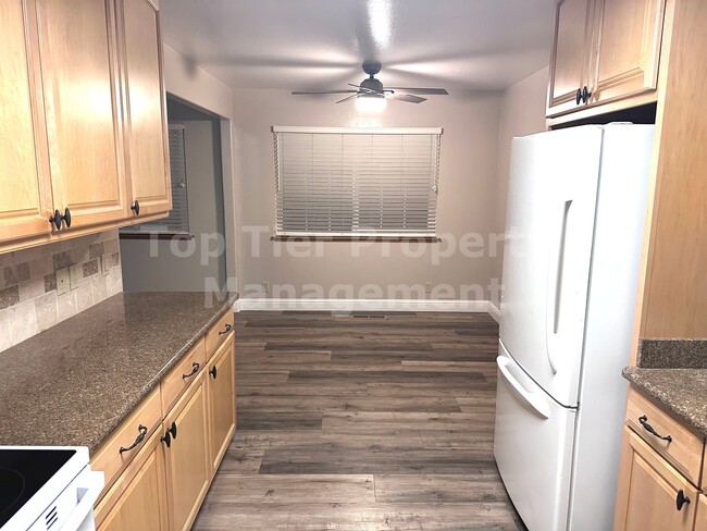 Foto del edificio - Very nice 4 Bed/2 Bath /1,250 square foot house in Concord available April 1st! Features and amen...